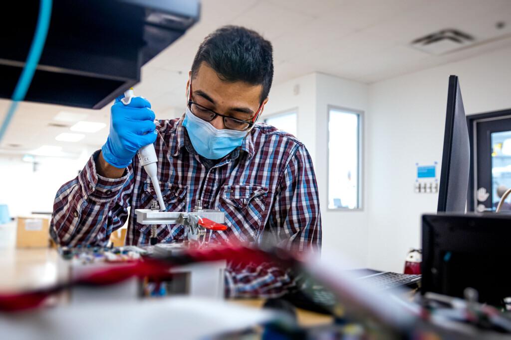 Nicoya scientists working on a portable COVID-19 diagnostic test